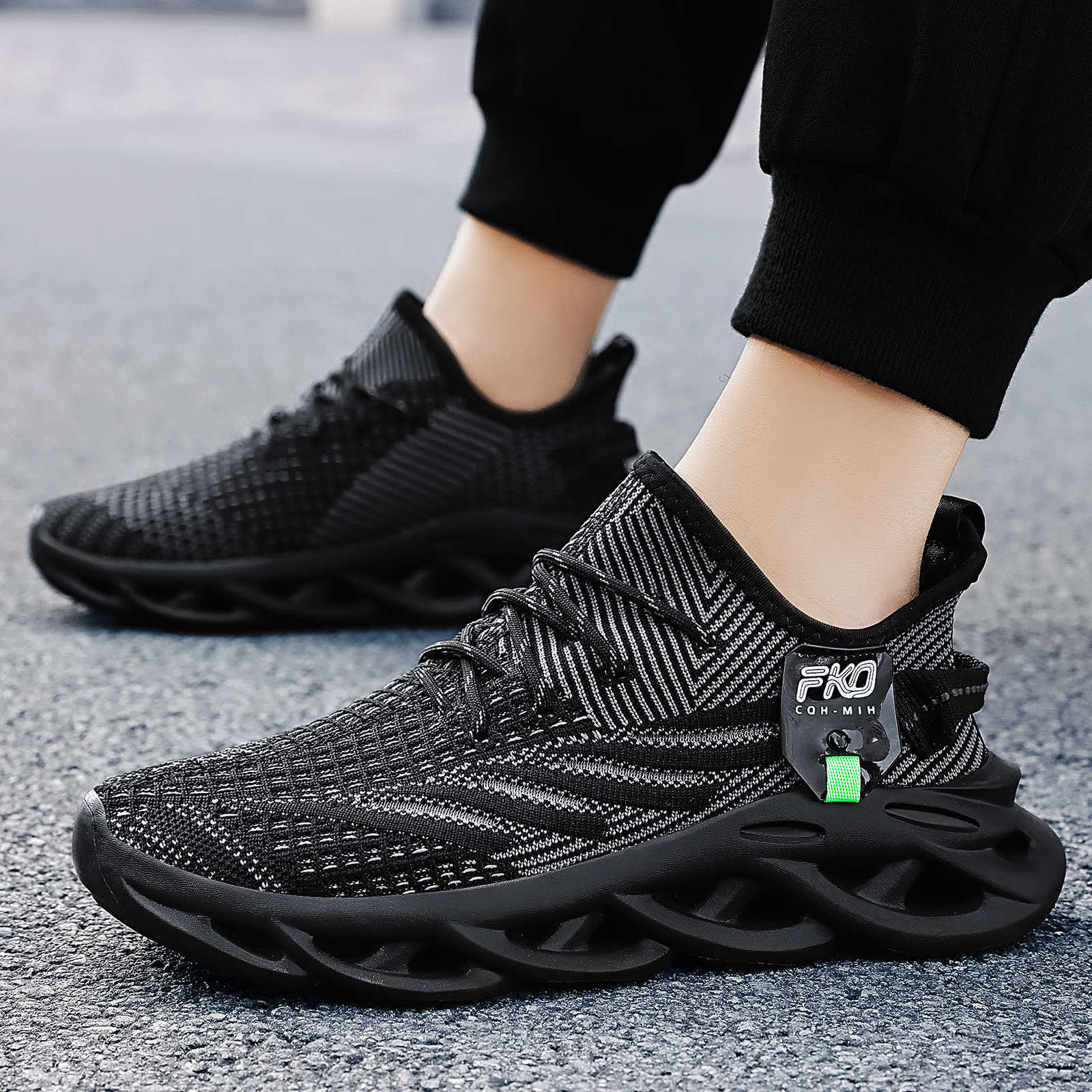 أحذية رياضية رجالية خفيفة الوز - مراجعة Knit Fabric Lace Up Sneakers وسعره