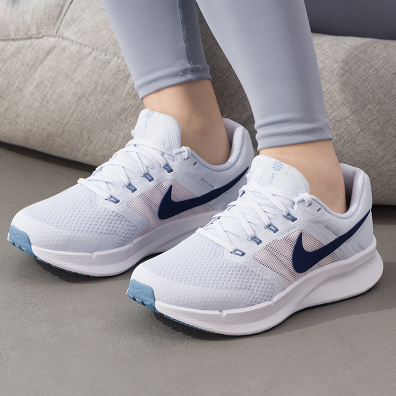 أحذية نايك النسائية الأصلية، خ - مراجعة Lightweight Road Running Shoes وسعره