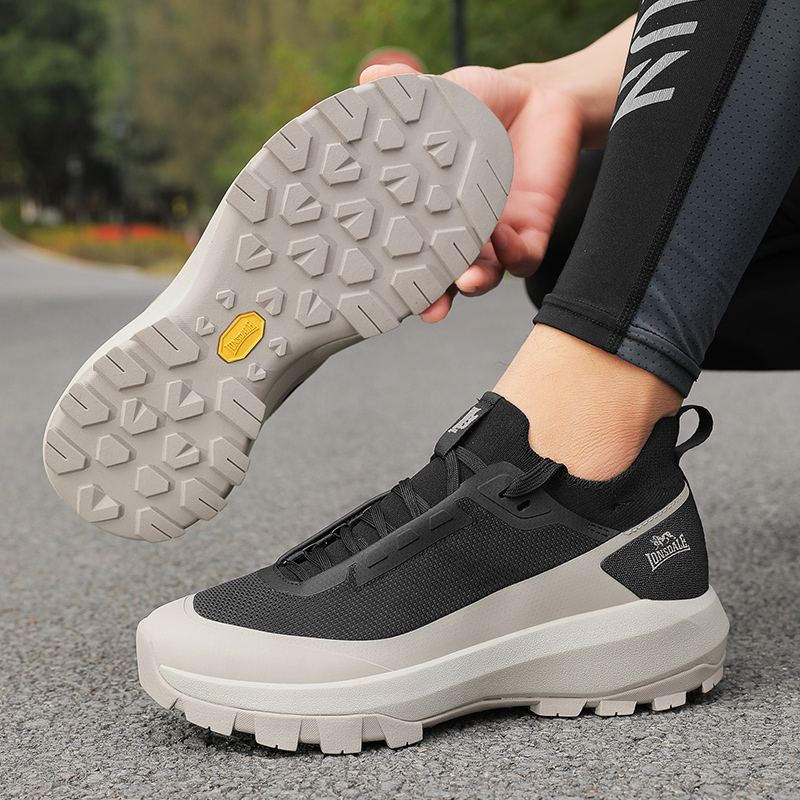أحذية رياضية رجالية جديدة لعام - مراجعة Anti Slip Trail Running Sneakers وسعره